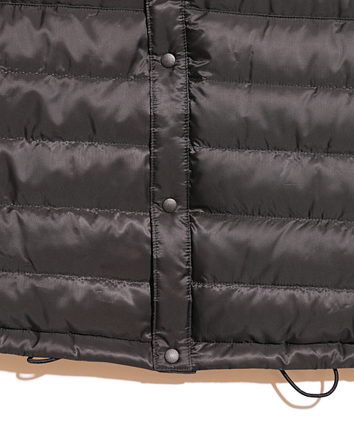 And A（アンドエー）の「ノーカラーライトダウンジャケット（ダウンジャケット/コート・メンズ・ホワイト/ブラック・40/42/44）」の5枚目の写真