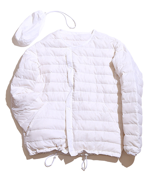 And A（アンドエー）の「ノーカラーライトダウンジャケット（ダウンジャケット/コート・メンズ・ホワイト/ブラック・40/42/44）」の12枚目の写真