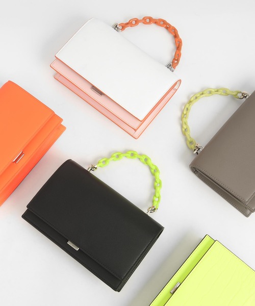 CHARLES & KEITH(チャールズ & キース)の「チェーン トップハンドルバッグ / Chain Top Handle Bag(ハンドバッグ・レディース・ブラック/イエロー系その他/ライトピンク/ブルー系その他2/グレー・S)」の8枚目の写真