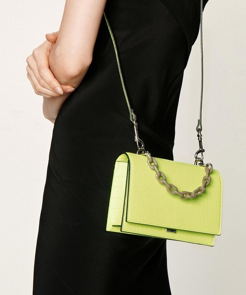 CHARLES & KEITH(チャールズ & キース)の「チェーン トップハンドルバッグ / Chain Top Handle Bag(ハンドバッグ・レディース・ブラック/イエロー系その他/ライトピンク/ブルー系その他2/グレー・S)」の16枚目の写真