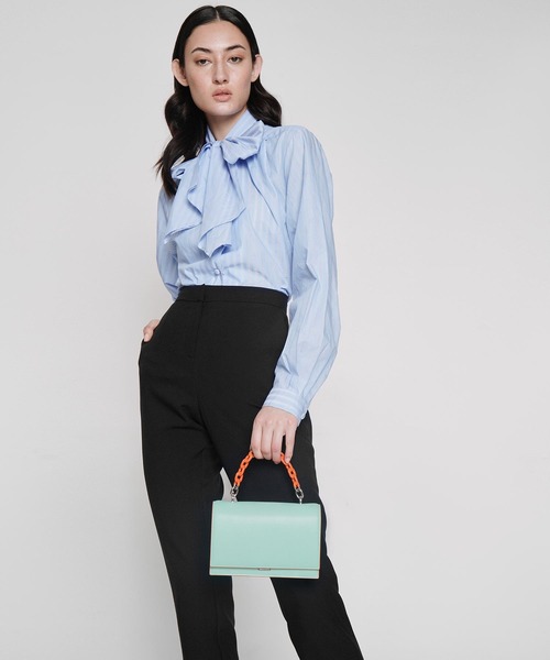 CHARLES & KEITH(チャールズ & キース)の「チェーン トップハンドルバッグ / Chain Top Handle Bag(ハンドバッグ・レディース・ブラック/イエロー系その他/ライトピンク/ブルー系その他2/グレー・S)」の11枚目の写真