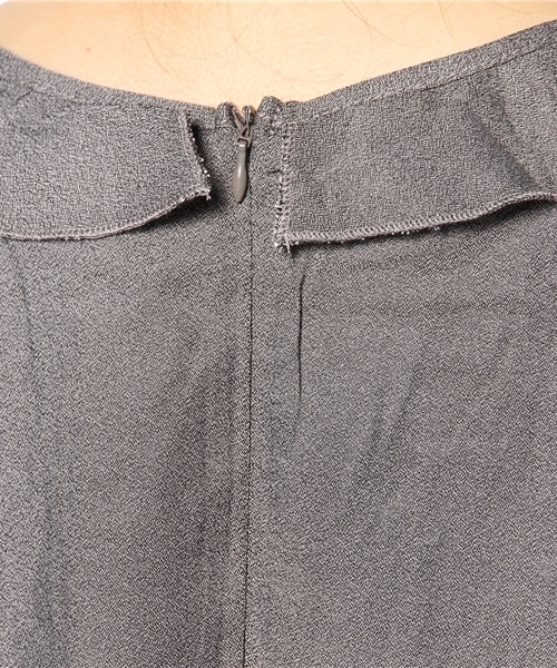 mystic(ミスティック)の「襟付きタックブラウス(シャツ/ブラウス・レディース・オフホワイト/ブルー/グレー・フリ-)」の9枚目の写真