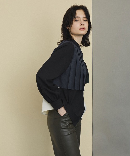 UNITED TOKYO（ユナイテッドトウキョウ）の「スライドフロントプリーツブラウス（シャツ/ブラウス・レディース・ベージュ/ブラック/ブラウン/グリーン・1/2）」の17枚目の写真