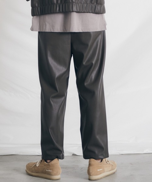 WYM LIDNM（ウィム バイ リドム）の「FAKE LEATHER TROUSERS -2021 S/S 2nd COLLECTION-（その他パンツ・メンズ・ブラック/ブラウン・S/M/L）」の13枚目の写真