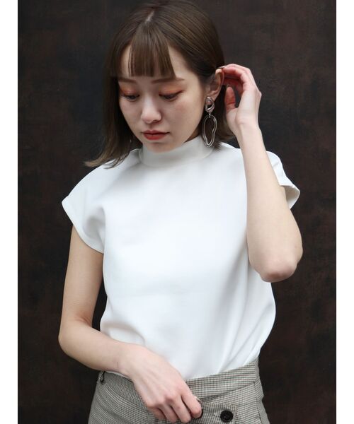 MURUA(ムルーア)の「ボンディングフレンチスリーブトップス(Tシャツ/カットソー・レディース・ブラック/モカ/ホワイト/ライトブルー・FREE)」の14枚目の写真