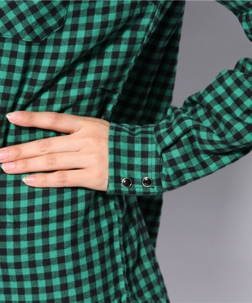 GIORDANO（ジョルダーノ）の「[GIORDANO]ギンガムチェックフランネルシャツ（シャツ/ブラウス・レディース・ホワイト/グリーン/ブルー/レッド/ブルー系その他/ブラック系その他・LARGE/MEDIUM）」の15枚目の写真