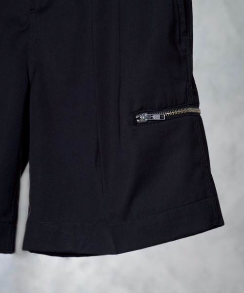 ADRER(アドラー)の「【ADRER】two tuck side zip wide short pants/ツータックサイドジップワイドショートパンツ(その他パンツ・メンズ・ブラック・SMALL/MEDIUM/LARGE/X-SMALL)」の11枚目の写真