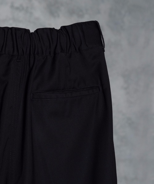 ADRER(アドラー)の「【ADRER】two tuck side zip wide short pants/ツータックサイドジップワイドショートパンツ(その他パンツ・メンズ・ブラック・SMALL/MEDIUM/LARGE/X-SMALL)」の13枚目の写真