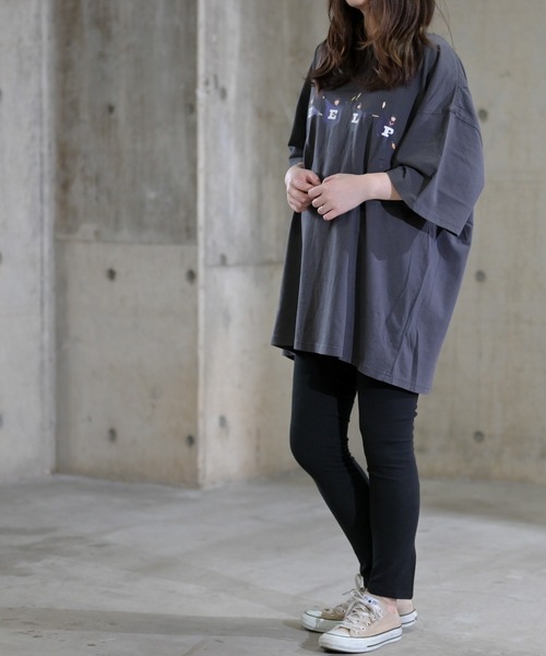 JOHN'S CLOSET（ジョンズクローゼット）の「【12】〔THE BEATLES/ザ・ビートルズ〕BEATLES HELPオーバーサイズTシャツ（Tシャツ/カットソー・メンズ・オフホワイト/チャコール・MEDIUM/LARGE）」の6枚目の写真