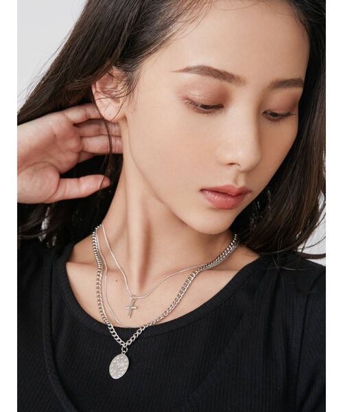 EVRIS（エヴリス）の「MARIA TRIPLE CHAIN ネックレス（ネックレス・レディース・シルバー/ゴールド・FREE）」の2枚目の写真