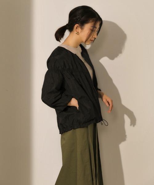 Bou Jeloud(ブージュルード)の「ワッシャータフタ シャーリングジャケット(ブルゾン・レディース・ブラック/カーキ/マスタード・38)」の15枚目の写真