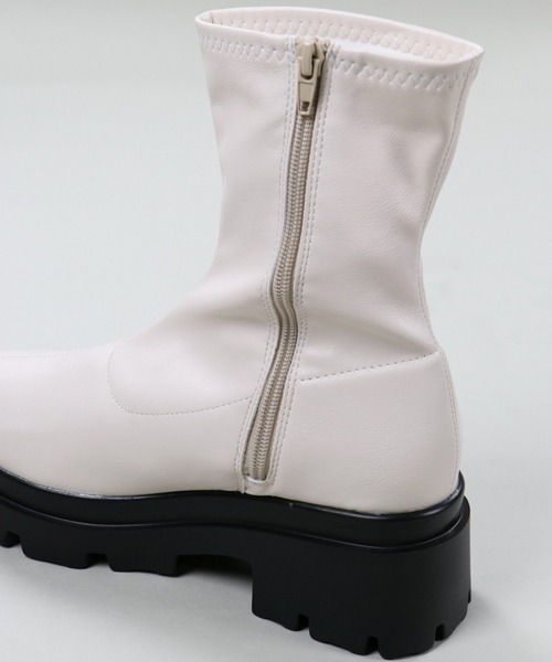 SPINNS（スピンズ）の「【BEST HITアイテム】ストレッチ厚底ショートブーツ（ブーツ・レディース・ブラック/アイボリー/ホワイト・LL/M/L）」の21枚目の写真