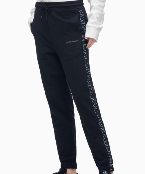 Calvin Klein Jeans（カルヴァンクラインジーンズ）の「SHADOW INSTITUTIONAL LOGO ジョガーパンツ（スウェットパンツ・レディース・ブラック・S/M/XS）」の8枚目の写真