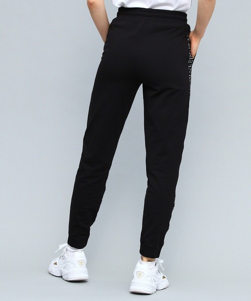 Calvin Klein Jeans（カルヴァンクラインジーンズ）の「SHADOW INSTITUTIONAL LOGO ジョガーパンツ（スウェットパンツ・レディース・ブラック・S/M/XS）」の4枚目の写真