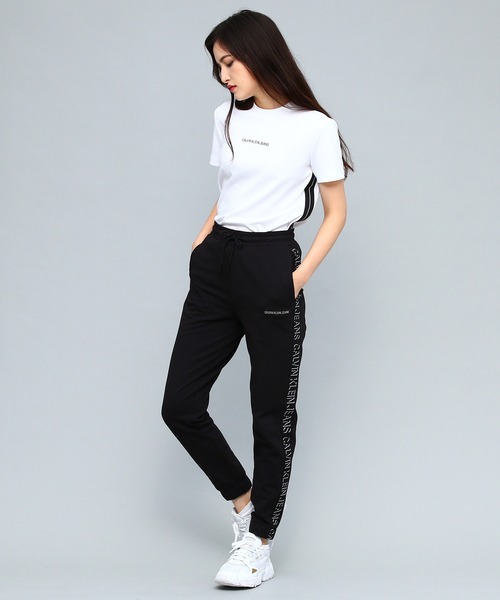 Calvin Klein Jeans（カルヴァンクラインジーンズ）の「SHADOW INSTITUTIONAL LOGO ジョガーパンツ（スウェットパンツ・レディース・ブラック・S/M/XS）」の7枚目の写真