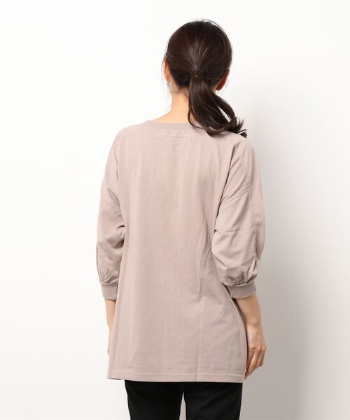 Samansa Mos2 blue(サマンサモスモスブルー)の「ロゴドルマンTシャツ(Tシャツ/カットソー・レディース・ライトベージュ/モカ/チャコール・フリ-)」の5枚目の写真