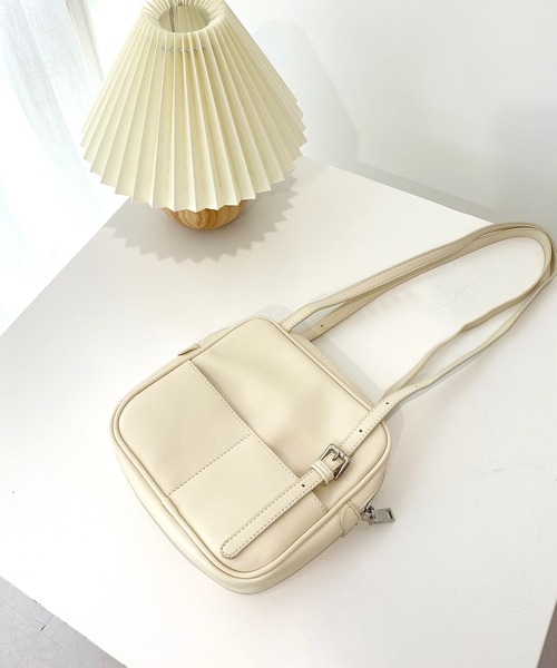 by muni:r(バイ ムニール)の「バックルスクエアミニショルダーバッグ(ショルダーバッグ・レディース・ブラック/ブラウン/アイボリー・ONE SIZE)」の22枚目の写真