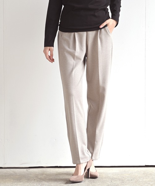 rps（アールピーエス）の「センタープレステーパードパンツ（スラックス・レディース・アイボリー/ブラック/ライトベージュ/イエロー・M）」の3枚目の写真