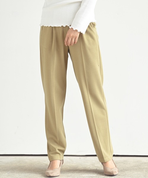 rps（アールピーエス）の「センタープレステーパードパンツ（スラックス・レディース・アイボリー/ブラック/ライトベージュ/イエロー・M）」の4枚目の写真