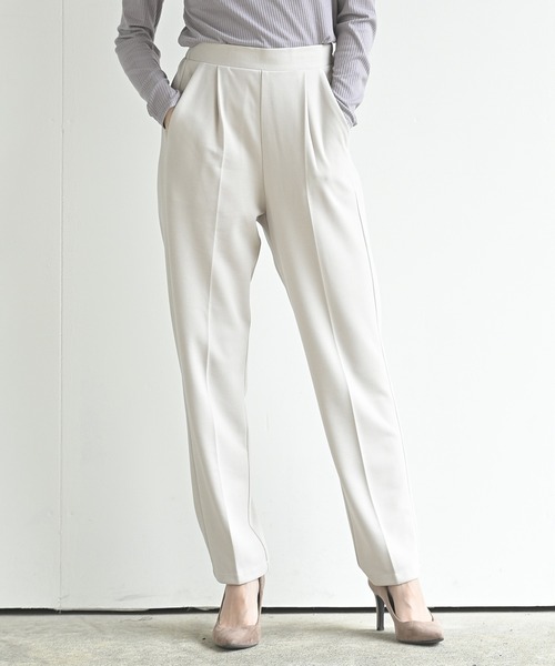 rps（アールピーエス）の「センタープレステーパードパンツ（スラックス・レディース・アイボリー/ブラック/ライトベージュ/イエロー・M）」の2枚目の写真