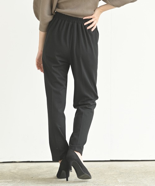 rps（アールピーエス）の「センタープレステーパードパンツ（スラックス・レディース・アイボリー/ブラック/ライトベージュ/イエロー・M）」の15枚目の写真