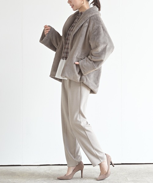 rps（アールピーエス）の「センタープレステーパードパンツ（スラックス・レディース・アイボリー/ブラック/ライトベージュ/イエロー・M）」の9枚目の写真