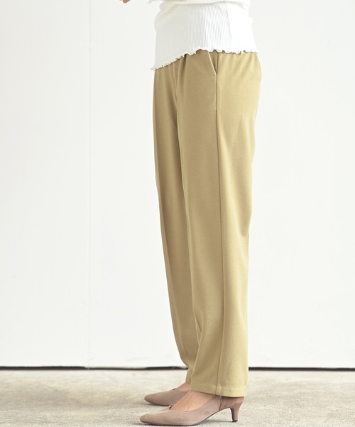 rps（アールピーエス）の「センタープレステーパードパンツ（スラックス・レディース・アイボリー/ブラック/ライトベージュ/イエロー・M）」の18枚目の写真