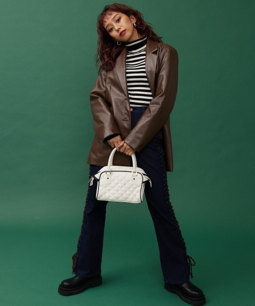 SHAGGIE（シャギー）の「【SHAGGIE×DLEEPYTOWNコラボ】フェイクレザーコンパクトボストンバッグ（ボストンバッグ・レディース・ホワイト/ブラック/ボルドー・FREE）」の22枚目の写真