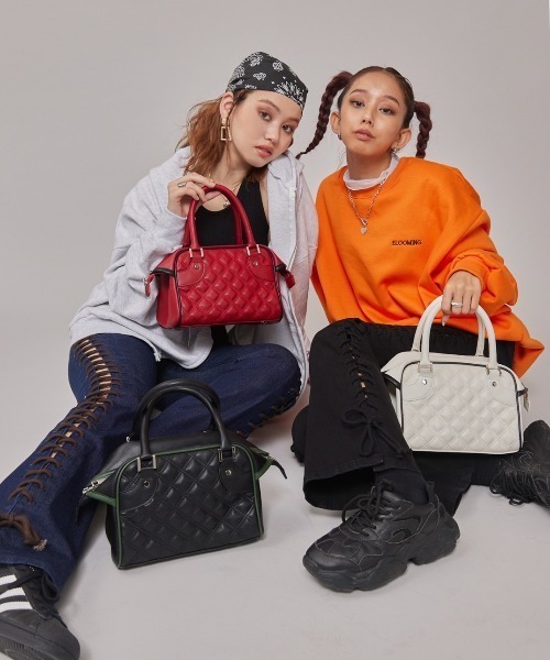 SHAGGIE（シャギー）の「【SHAGGIE×DLEEPYTOWNコラボ】フェイクレザーコンパクトボストンバッグ（ボストンバッグ・レディース・ホワイト/ブラック/ボルドー・FREE）」の16枚目の写真