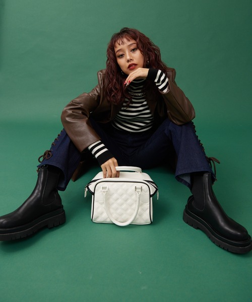 SHAGGIE（シャギー）の「【SHAGGIE×DLEEPYTOWNコラボ】フェイクレザーコンパクトボストンバッグ（ボストンバッグ・レディース・ホワイト/ブラック/ボルドー・FREE）」の19枚目の写真