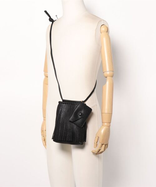 DouDou（ドゥドゥ）の「【WEB限定】フリンジディティールスマホショルダー（ショルダーバッグ・レディース・ブラック/ベージュ/グリーン・FREE）」の4枚目の写真