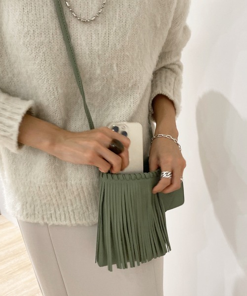 DouDou（ドゥドゥ）の「【WEB限定】フリンジディティールスマホショルダー（ショルダーバッグ・レディース・ブラック/ベージュ/グリーン・FREE）」の3枚目の写真