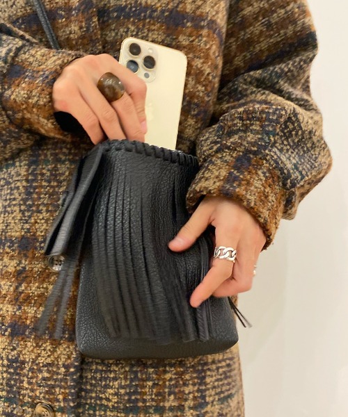 DouDou（ドゥドゥ）の「【WEB限定】フリンジディティールスマホショルダー（ショルダーバッグ・レディース・ブラック/ベージュ/グリーン・FREE）」の21枚目の写真