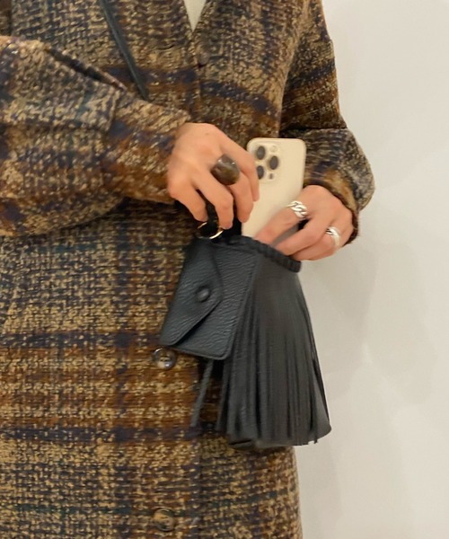 DouDou（ドゥドゥ）の「【WEB限定】フリンジディティールスマホショルダー（ショルダーバッグ・レディース・ブラック/ベージュ/グリーン・FREE）」の20枚目の写真