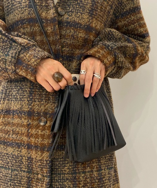 DouDou（ドゥドゥ）の「【WEB限定】フリンジディティールスマホショルダー（ショルダーバッグ・レディース・ブラック/ベージュ/グリーン・FREE）」の19枚目の写真