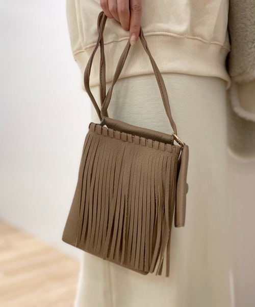 DouDou（ドゥドゥ）の「【WEB限定】フリンジディティールスマホショルダー（ショルダーバッグ・レディース・ブラック/ベージュ/グリーン・FREE）」の17枚目の写真