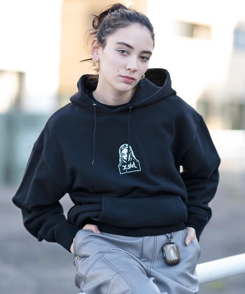 X-girl（エックスガール）の「OVAL LOGO CLEAR AirPods Pro CASE