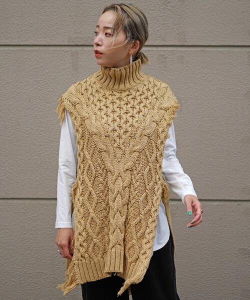 AULA AILA（アウラアイラ）の「AULA AILA（アウラ アイラ）別注ニットベスト（ベスト・レディース・ベージュ/レッド・0）」の3枚目の写真