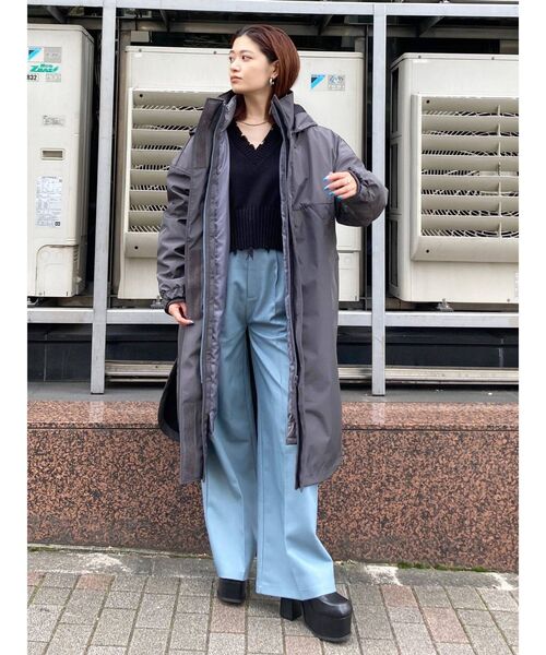 EMODA（エモダ）の「ヘムクラッシュVネックニット（ニット/セーター・レディース・ホワイト/ブラック/ブルー/グリーン・FREE）」の22枚目の写真