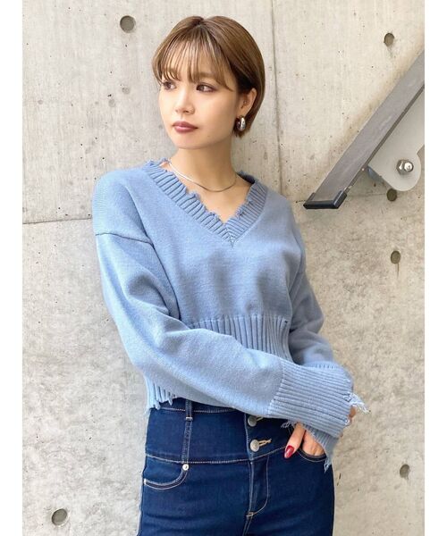 EMODA（エモダ）の「ヘムクラッシュVネックニット（ニット/セーター・レディース・ホワイト/ブラック/ブルー/グリーン・FREE）」の7枚目の写真