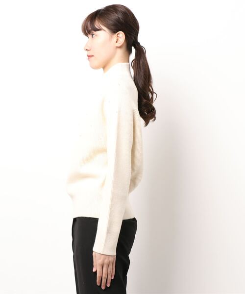 Te chichi(テチチ)の「片畦パールドットスタンドカラーニット(ニット/セーター・レディース・オフホワイト/モカ/チャコール・フリ-)」の5枚目の写真