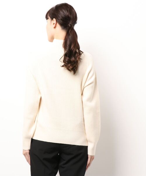 Te chichi(テチチ)の「片畦パールドットスタンドカラーニット(ニット/セーター・レディース・オフホワイト/モカ/チャコール・フリ-)」の4枚目の写真