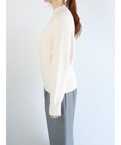 Te chichi(テチチ)の「片畦パールドットスタンドカラーニット(ニット/セーター・レディース・オフホワイト/モカ/チャコール・フリ-)」の8枚目の写真