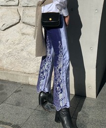 UND FLOWER EMBROIDERY VELOUR PANTS