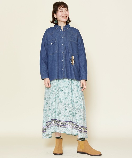 チャイハネ（チャイハネ）の「【チャイハネ】オルカジ刺繍デニムシャツ（シャツ/ブラウス・レディース・ダークブルー/ライトブルー・FREE）」の5枚目の写真