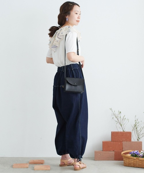 chambre de charme（シャンブルドゥシャーム）の「cdc leather しかくいポシェット（ショルダーバッグ・レディース・ブラック/キャメル・FREE）」の5枚目の写真