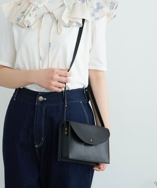 chambre de charme（シャンブルドゥシャーム）の「cdc leather しかくいポシェット（ショルダーバッグ・レディース・ブラック/キャメル・FREE）」の7枚目の写真