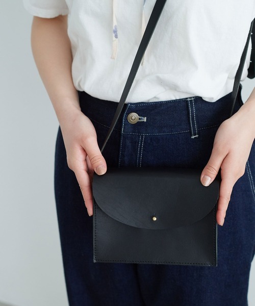 chambre de charme（シャンブルドゥシャーム）の「cdc leather しかくいポシェット（ショルダーバッグ・レディース・ブラック/キャメル・FREE）」の10枚目の写真