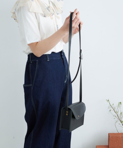 chambre de charme（シャンブルドゥシャーム）の「cdc leather しかくいポシェット（ショルダーバッグ・レディース・ブラック/キャメル・FREE）」の11枚目の写真