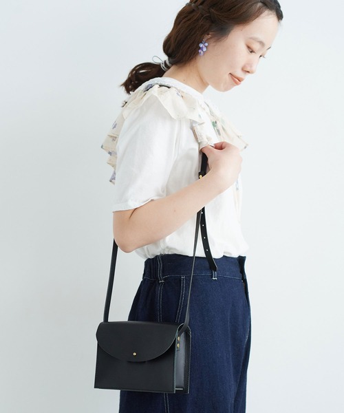 chambre de charme（シャンブルドゥシャーム）の「cdc leather しかくいポシェット（ショルダーバッグ・レディース・ブラック/キャメル・FREE）」の14枚目の写真